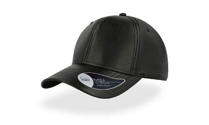 Черна шапка с козирка С2682